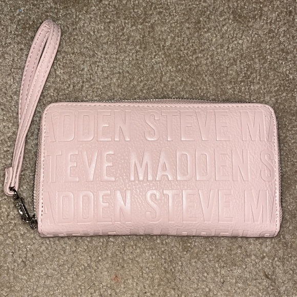 Steve Madden Wristlet- Never Used - Picture 2 of 4